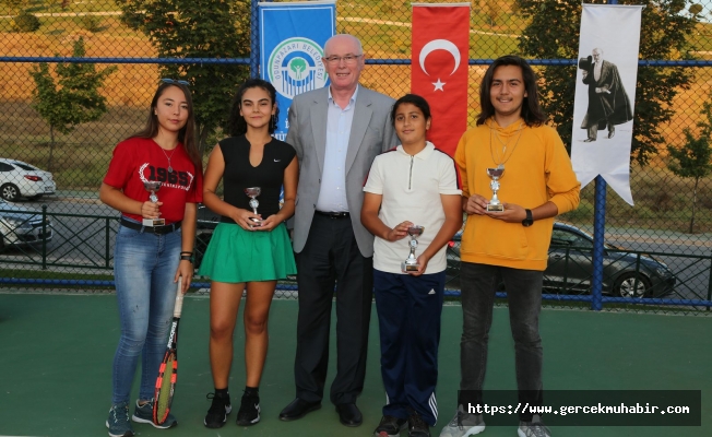 Odunpazarı'nda Tenis Turnuvası sona erdi