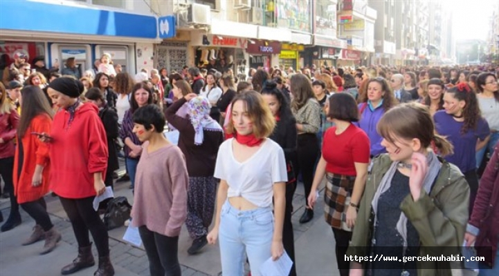 İzmir'de ''Las Tesis'' dans protestosu!