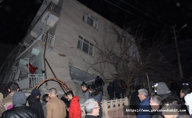 Bakanlar Elazığ'a gidiyor, belediyeler ekip yolladı