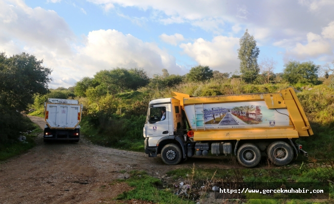 BODRUM'DA BELEDİYE EKİPLERİ 23 KAMYON HAFRİYATI TEMİZLEDİ