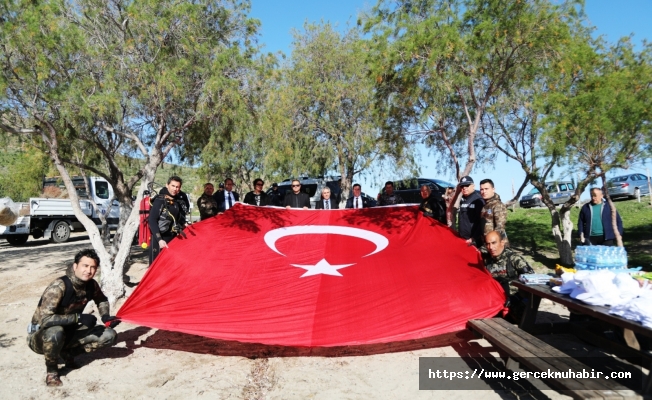 BODRUM'DA TEMİZLİK ÖNCESİ İDLİB ŞEHİTLERİ ANILDI