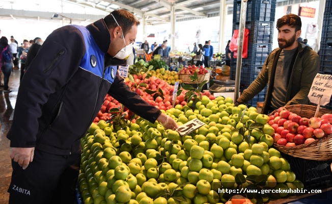 Konyaaltı'nda pazarlar dezenfekte ediliyor, esnaf denetleniyor