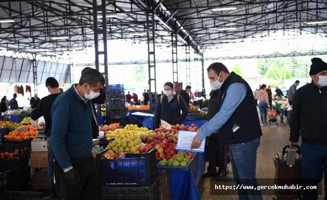 Konyaaltı semt pazarlarında sosyal mesafe korunuyor