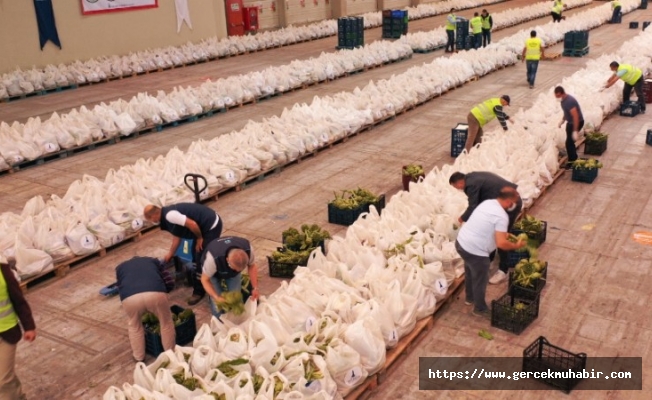 İzmir'de bin yardım kolisi dağıtıldı