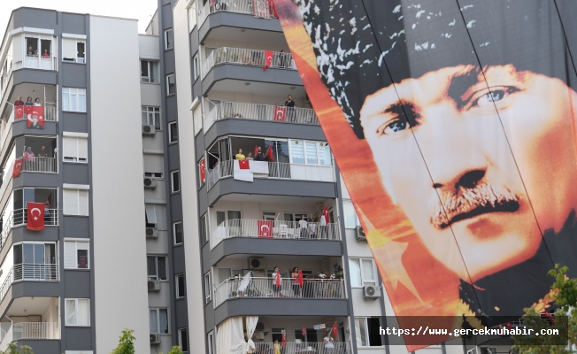 Konyaaltı 19.19’da İstiklal Marşı ile yankılandı