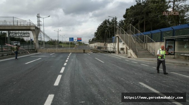 İstanbul'da üst geçit çöktü