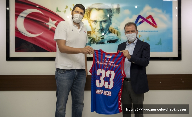 GENÇ BASKETBOLCULARDAN BAŞKAN SEÇER’E ZİYARET