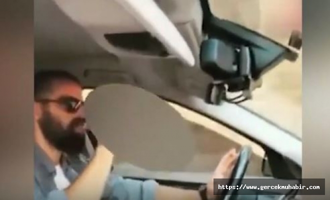 Mehmet Akif Alakurt'tan tepki çeken hareket!  Bir elinde sigara diğer elinde içki araba kullandı