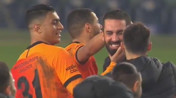 Arda Turan, derbi sonrası gözyaşlarını tutamadı