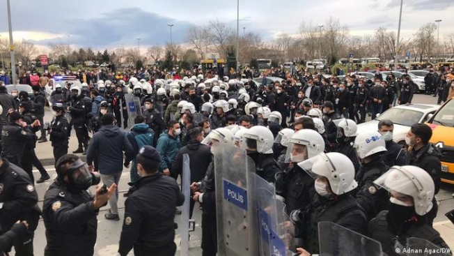 Kadıköy'deki Boğaziçili öğrencilerin eylemine polis müdahale etti