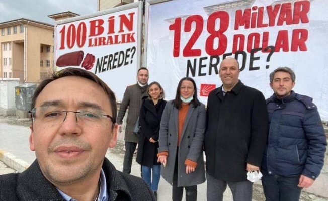 CHP’nin “128 milyar dolar nerede?” afişi tekrar asıldı