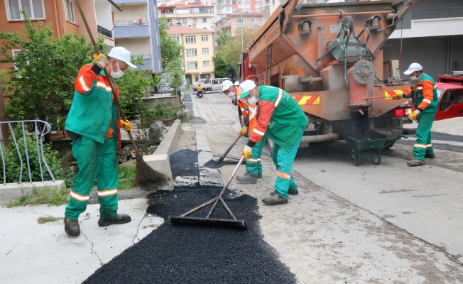 ÇANAYA'DA TAM KAPANMADA RENKLİ KALDIRIM MESAİSİ