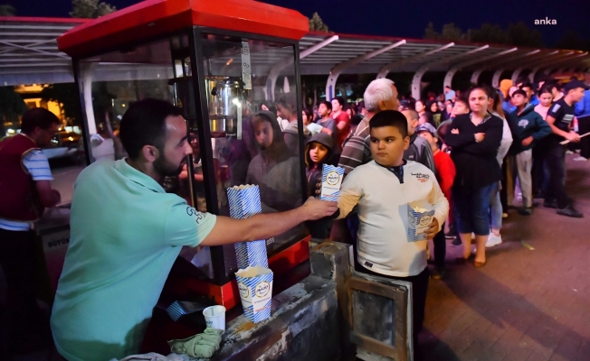 Başkent'te açık hava sineması keyfi