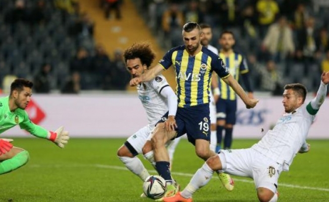 Fenerbahçe ligin ilk yarısını galibiyet ile kapattı