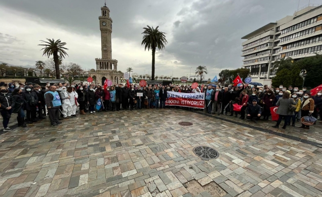 Sağlık çalışanlarından sağanak yağmurda protesto: "Üvey evlat değiliz"