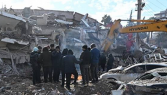Hatay Büyükşehir Belediye Başkanı Lütfü Savaş: "2 binin üzerinde yıkılan bina var, henüz ulaşabileceklerimizin yüzde 2-3'üne ulaşabildik"