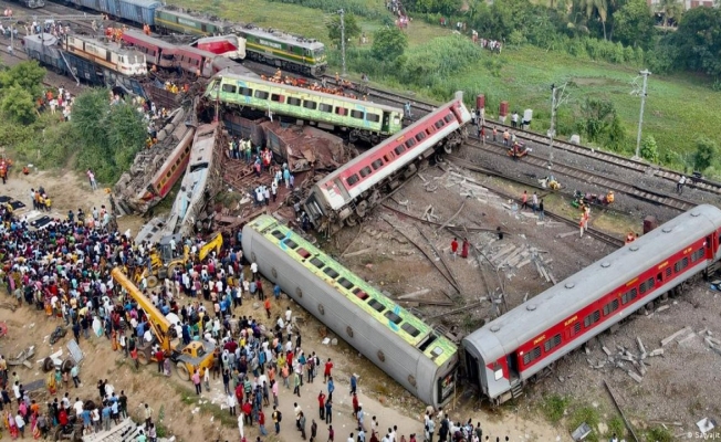 Hindistan’daki tren kazasında can kaybı artıyor