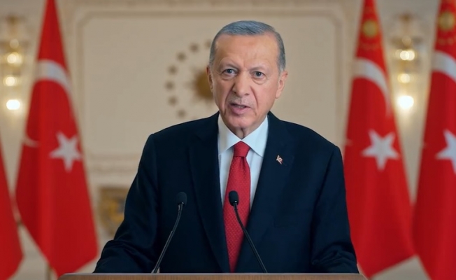 Erdoğan: "Siyasi çıkar hesabıyla yıpratılmamalı. Kızılay mensuplarımızın da görevlerini yerine getirirken taşıdıkları ağır mesuliyetin şuuruyla hareket etmeli”