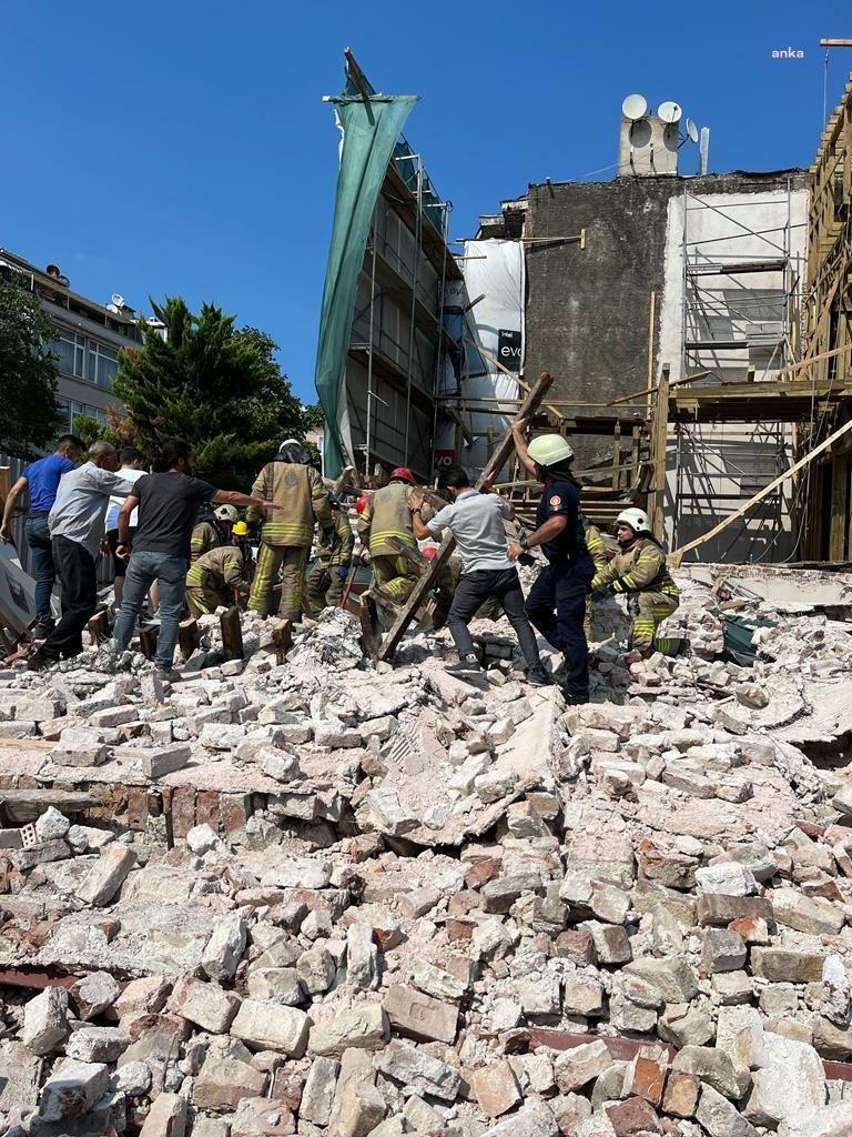 Beşiktaş'ta restorasyon halindeki binada çökme meydana geldi
