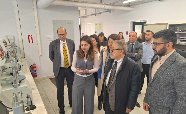 Prof. Dr. Naci Görür İzmir'deki yapı ve zemin laboratuvarını ziyaret etti