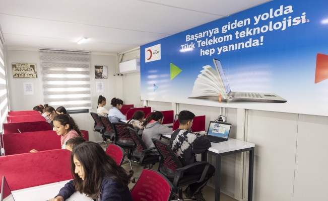 Türk Telekom ve Kızılay’dan deprem bölgesinde sınava girecek öğrencilere destek 