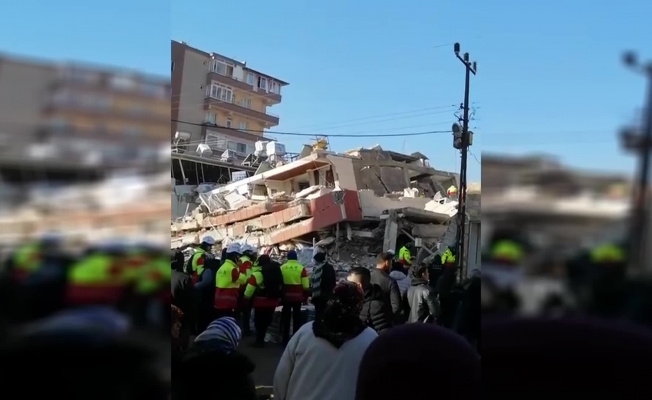 Depremde yıkılan Yağmur Apartmanı bilirkişi raporunda kamu görevlilerine işaret edildi, savcılık hâlâ iddianame hazırlamadı