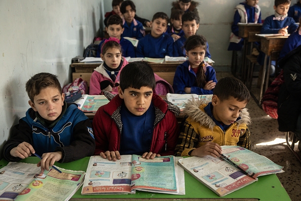 Suriye'de okul müfredatında “dini bölümdeki” değişiklikler tepkilere yol açtı