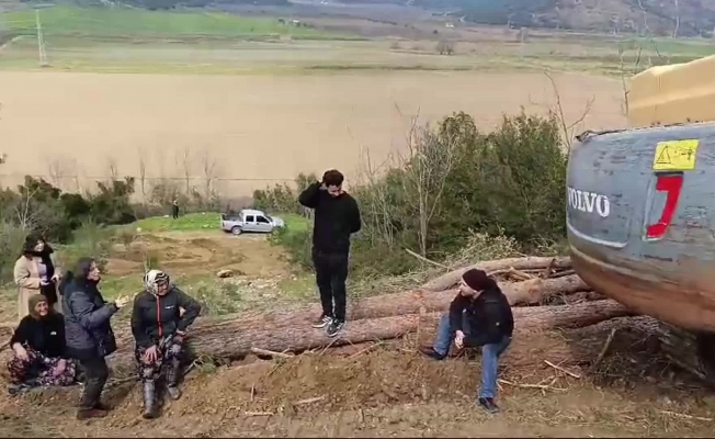 Çayırlılar protesto için meydana gitti, iş makineleri çalışmaya başladı