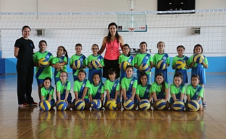 Odunpazarı'nda voleybol yaz okuluna büyük ilgi