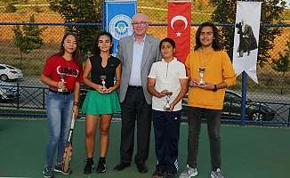 Odunpazarı'nda Tenis Turnuvası sona erdi