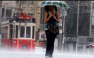 İstanbul'da bulutlar gündüzü geceye çevirdi!