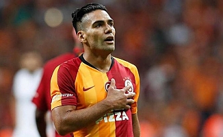 Falcao'dan devlet hastanesine maske yardımı