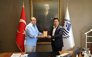 BAYDER'DEN BAŞKAN ARAS'A PLAKET