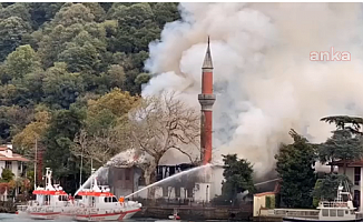 Tarihi Vaniköy Camisi'nde yangın