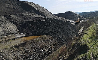 Madeni atık havuzu çöktü, içme suyu barajına karıştı