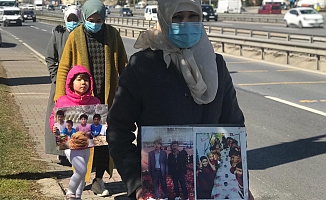 Uygur Türkü anneler, çocukları için İstanbul'dan Ankara'ya yürüyor