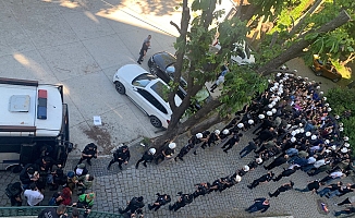 Boğaziçi Üniversitesi’ndeki Onur Yürüyüşü’ne polis müdahale etti, çok sayıda öğrenci gözaltına alındı