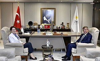 Ahmet Davutoğlu, Meral Akşener’i ziyaret etti