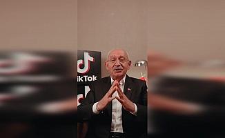 Kemal Kılıçdaroğlu, TikTok'ta bir video paylaştı: “Merhaba gençler. ‘Kemal Dede neredesin’ dediniz, geldim. 14 Mayıs sonrası için merak ettiğiniz ne varsa sorun, yorumlarda buluşalım”