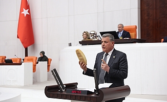 Ayhan Barut: Meclis Kürsüsünden Ekmeği Gösterip Çiftçinin Feryadını Haykırdı